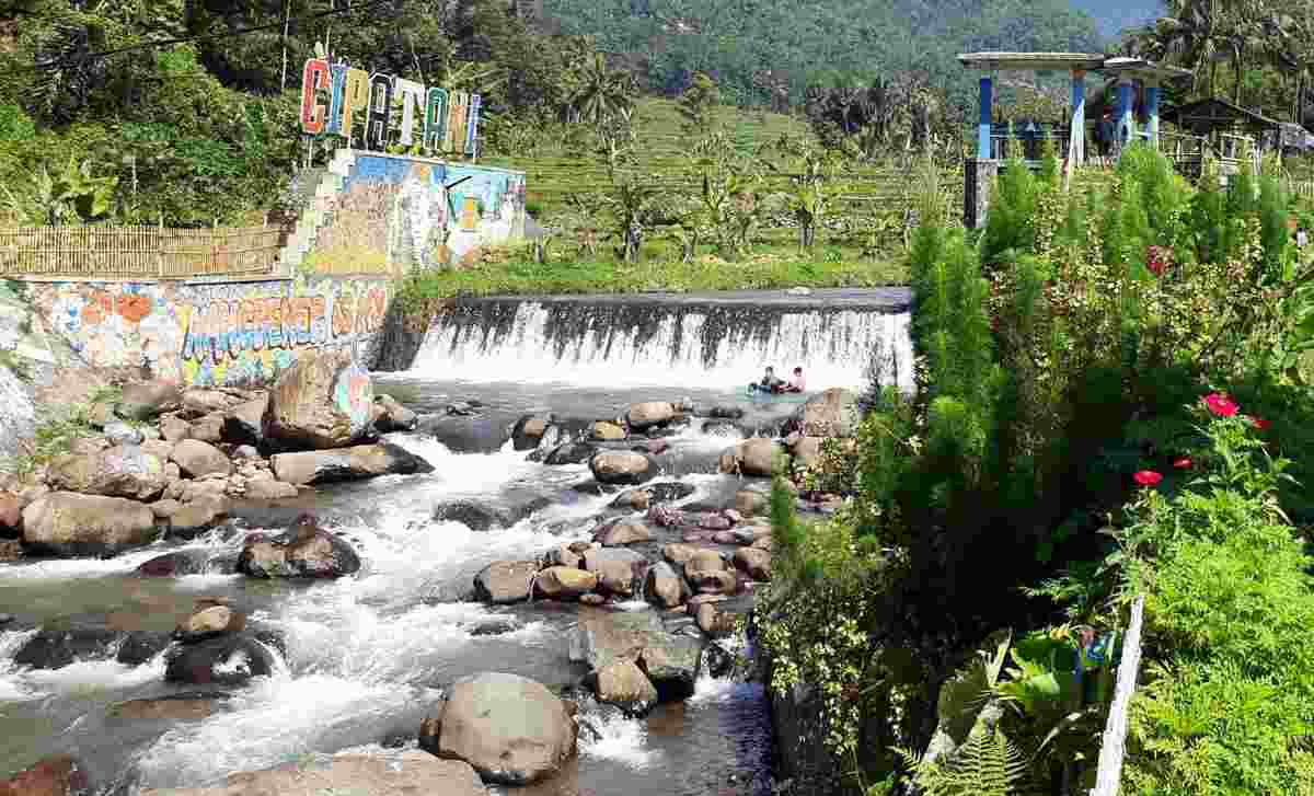 SSI Tasikmalaya Helat Camping Ceria Pinggir Sungai Cipatani