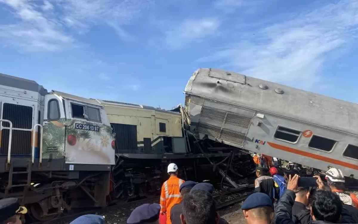 Tabrakan Maut Kereta Api di Cicalengka Bandung Makan Korban Jiwa