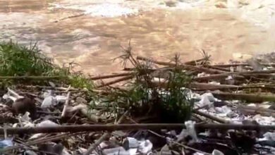 Warga Ciamis Tergerak Bersihkan Sampah Plastik Luapan Sungai Citanduy